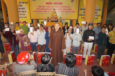 Phát quà tết Mậu Tuất - 2018.