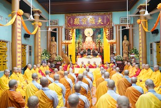 Lễ dâng y và cung an chức sự Đại giới đàn Trí Hải-Bích Liên