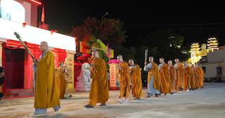 Giới tử Đại giới đàn Trí Hải-Bích Liên tuần chiếu