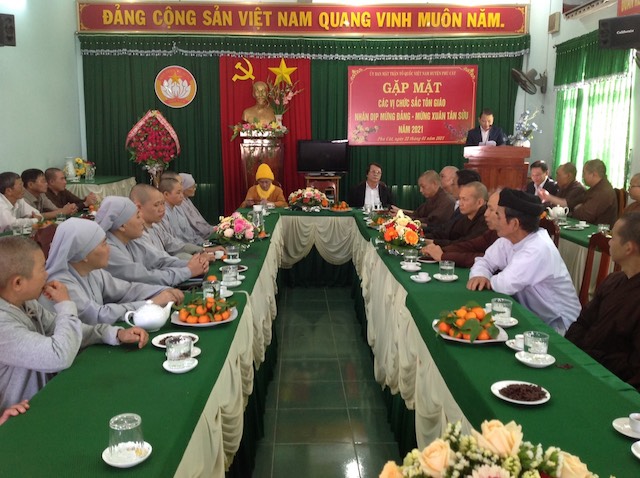 Phù Cát: Gặp mặt chức sắc tôn giáo nhân dịp Xuân Tân Sửu