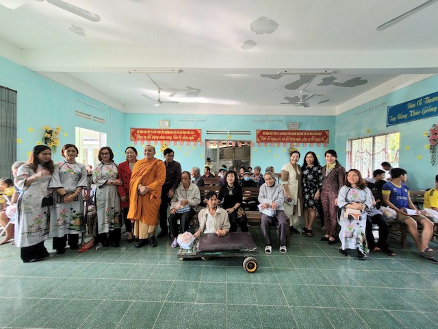 1500 phần Quà Xuân Yêu Thương đến với đồng bào khó khăn và bệnh nhân nghèo.