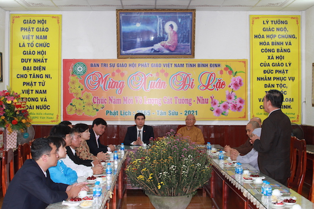 Lãnh đạo chính quyền tỉnh chúc mừng Tết Ban Trị sự tỉnh Bình Định