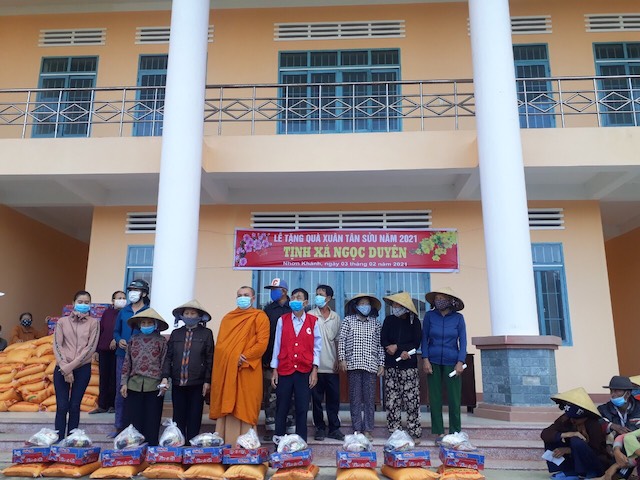 An Nhơn: Tịnh xá Ngọc Duyên phát “ Gạo Đỏ Lửa” xuân Tân Sửu
