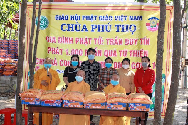 Quy Nhơn: Chùa Phú Thọ phát hơn 1.000 phần quà cho người khó khăn
