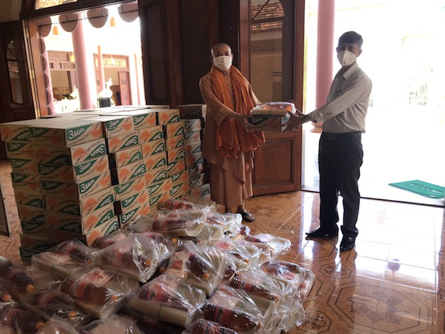 An Nhơn: Tịnh xá Ngọc Duyên phát 150 suất quà nhân mùa Vu lan Báo hiếu.