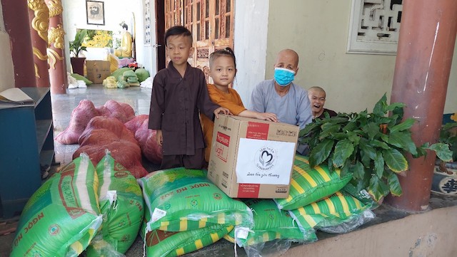 Cúng dường phẩm thực trong mùa Vu Lan Báo Hiếu PL. 2565 – 2021.