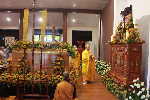 Phật giáo tỉnh Bình Định đảnh lễ và viếng tang Thiền sư Thích Nhất Hạnh