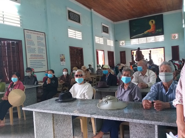 Phù Cát: chùa Long Hoà phát quà Tết Nhâm Dần