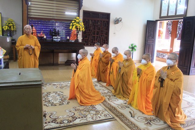 Quy Nhơn: Ban Trị sự Phật giáo Quy Nhơn đảnh lễ chư tôn Hoà thượng trong thành phố