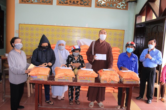 Ban Từ thiên phát quà Đỏ Lửa Mùa Xuân Nhâm Dần - 2022.