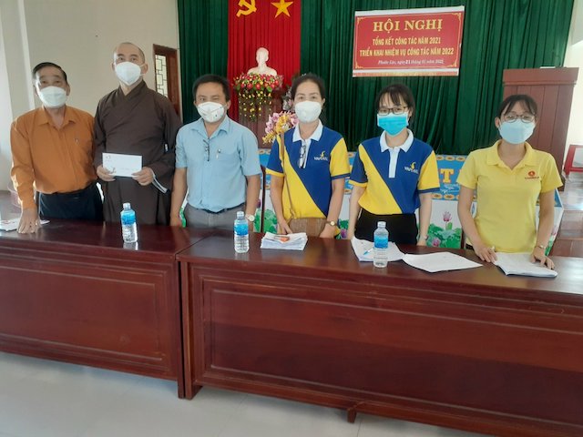 Quỹ Thiện Tâm – Tập đoàn Vingroup và Ban Từ thiện Phật giáo tỉnh phát quà tết Nhâm Dần – 2022.