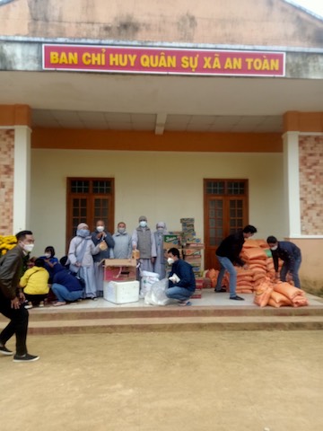 Quy Nhơn: các tự viện kết hợp làm từ thiện đầu xuân Nhâm Dần