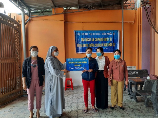 An Nhơn: Chùa Phước Hội chia sẻ yêu thương mừng Phật đản - PL. 2566.