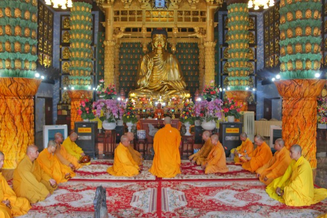 Quy Nhơn: chư Tăng Tp. Quy Nhơn bố tát tại Tổ đình Minh Tịnh