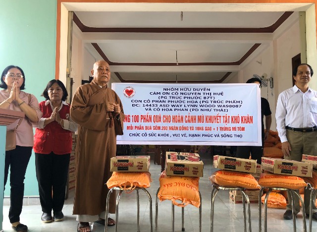 Tuy Phước: Chùa Bình Quang phát quà Phật đản lần 2