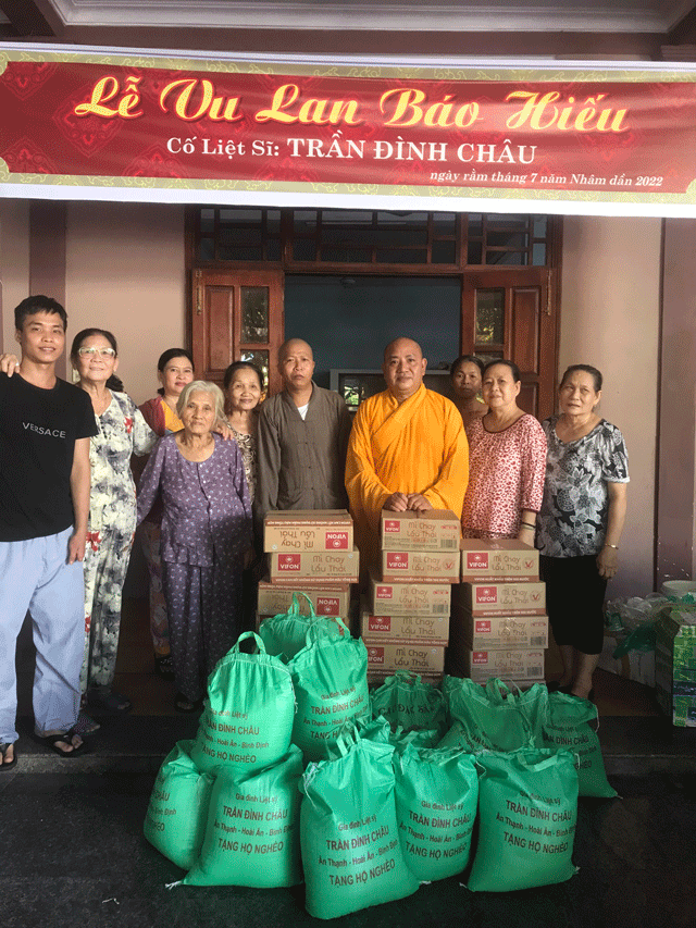 Quy Nhơn: Các tự viện tặng quà nhân mùa Vu Lan 2022
