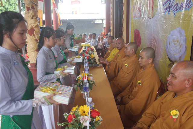 Tây Sơn: Đại lễ Vu lan - Bông Hồng cài áo tại chùa Phước Sơn