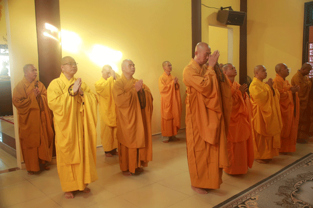 Quy Nhơn: Chư Tăng thành phố Quy Nhơn bố tát kỳ 4 tại chùa Phước Hưng