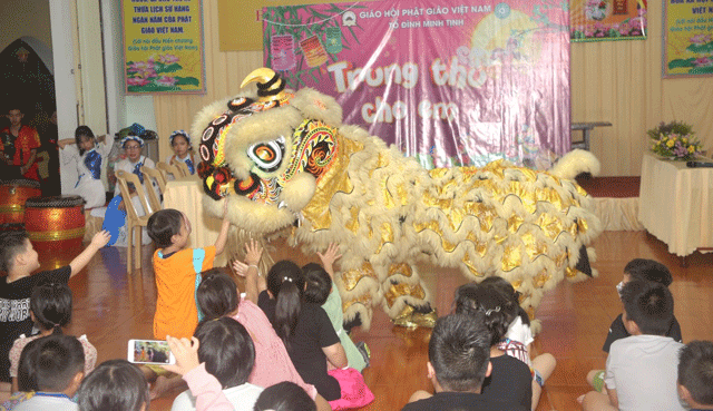 Quy Nhơn: Chương trình ‘Trung thu cho em’ tại chùa Minh Tịnh